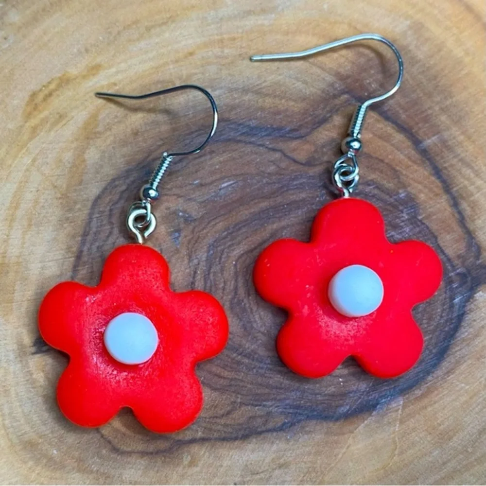 NWOT Retro Flower Earrings